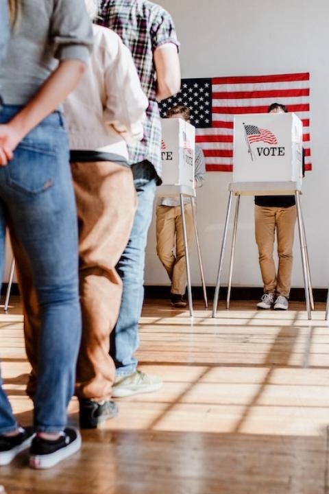 people standing in line to vote — commentary on us presidential debate