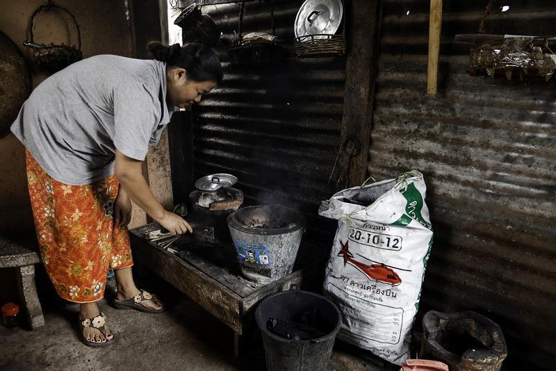 1-Using-a-clean-cookstove-in-Laos-PDR-001.jpg