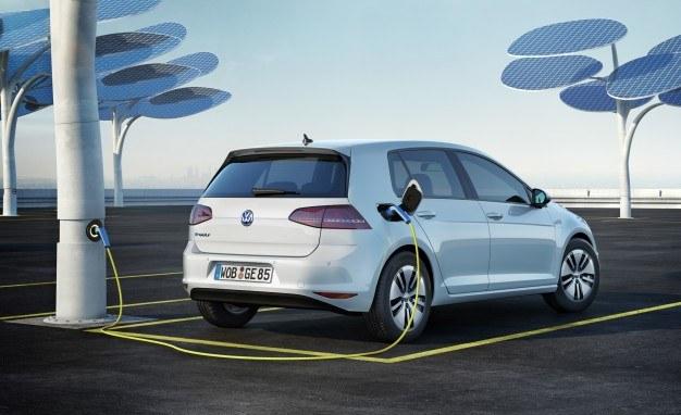 2015-Volkswagen-e-Golf-108-626x382.jpg