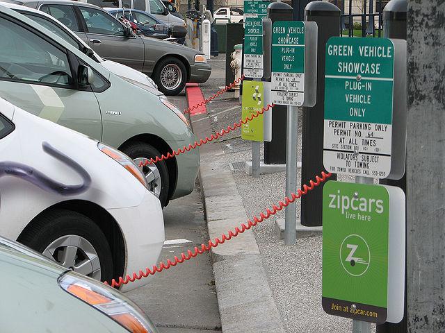 640px-Charging_stations_in_SF_City_Hall_02_2009_02.jpg