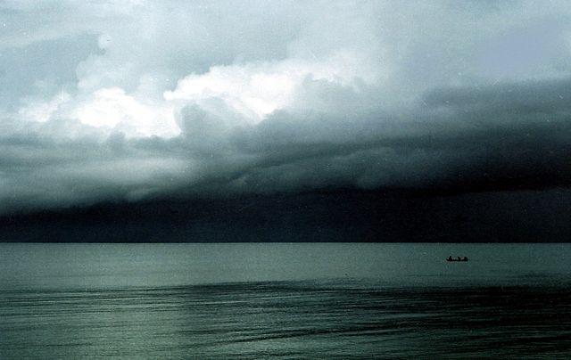 640px-Dark_storm_clouds.jpg