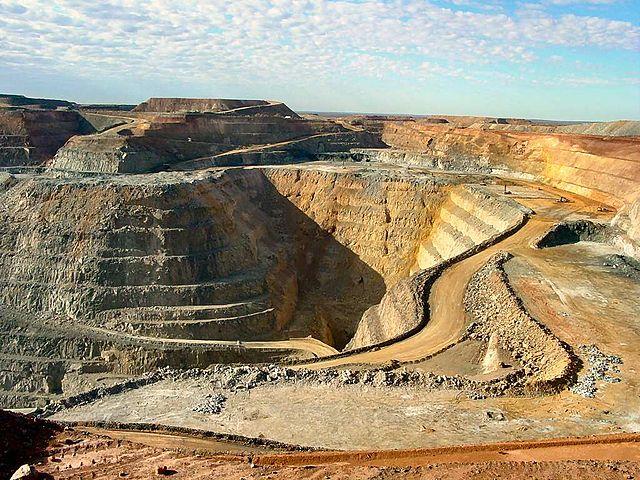 640px-Kalgoorlie_The_Big_Pit_DSC04498.jpg