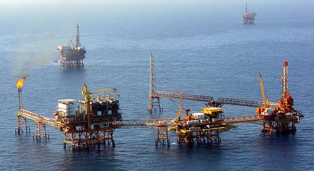 640px-Offshore_platforms.jpg