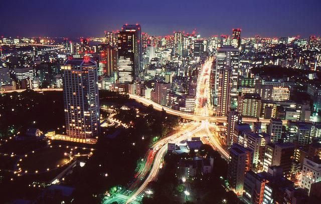 640px-Tokyo_by_night_2011.jpg