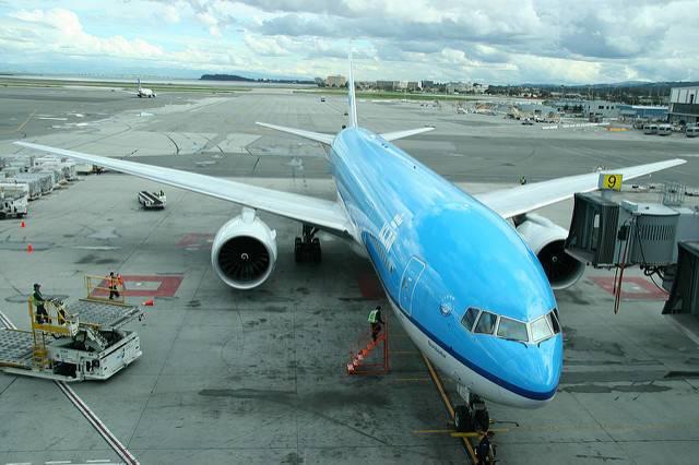 A-KLM-plane-at-San-Francisco-International-Airport.jpg