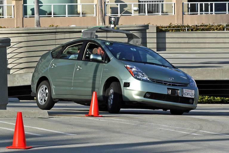 A-Toyota-Prius-testing-Googles-self-driving-technology.jpg
