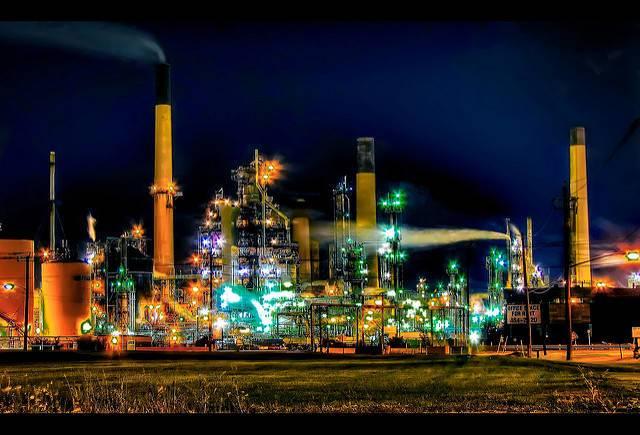 An-oil-refinery-in-Ontario-Canada.jpg
