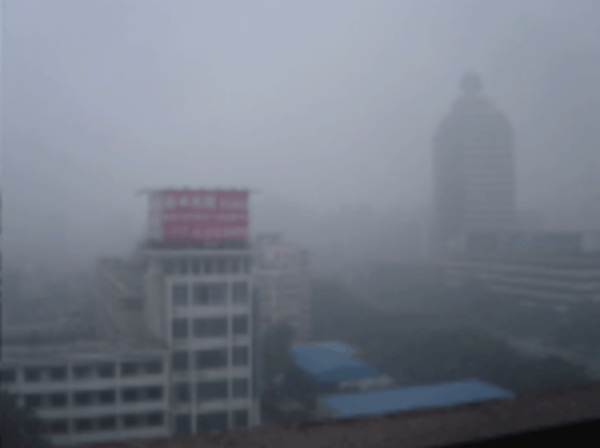 Beijing_smog_comparison_August_2005.png