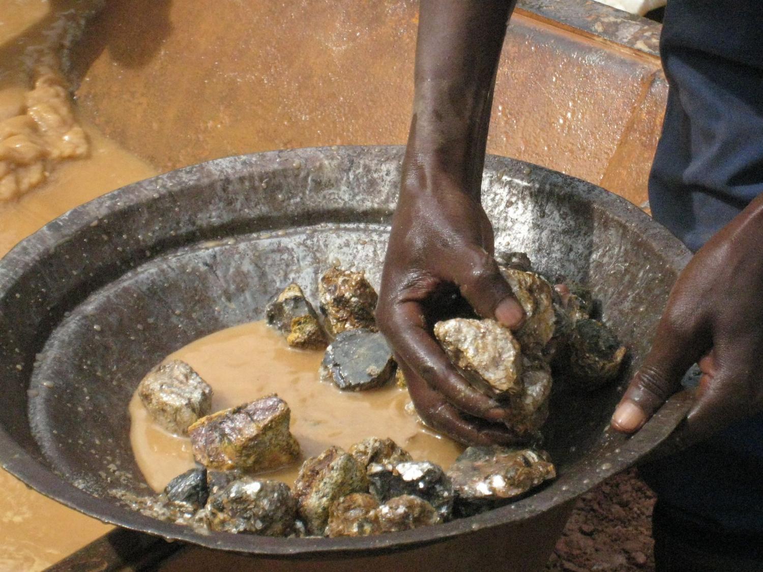 Cassiterite_Rutongo-Mine.jpg