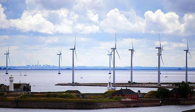 Danish_Wind_Turbines_4890240265.jpg