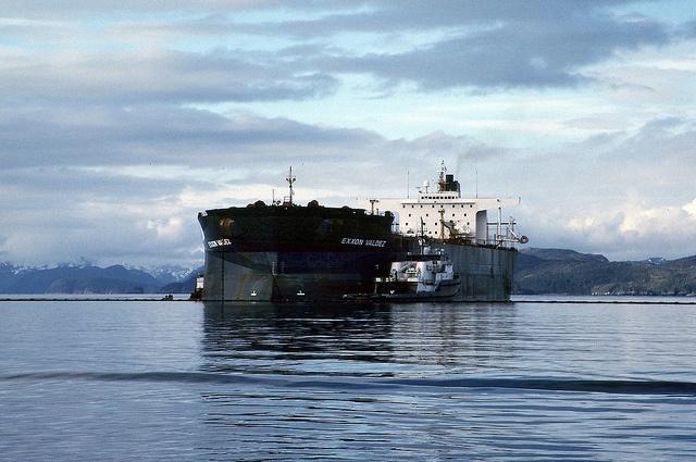 Exxon_Valdez_NOAA.jpg