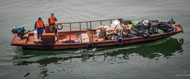 Garbage-collection-along-the-Yangtze-River-in-China.jpg