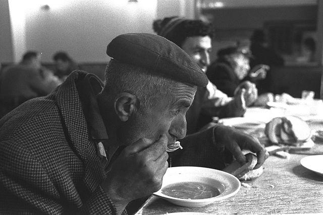 Israeli_soup_kitchen_IsraelGPO.jpg
