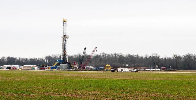 Natural-gas-fracking-in-Louisiana.jpg