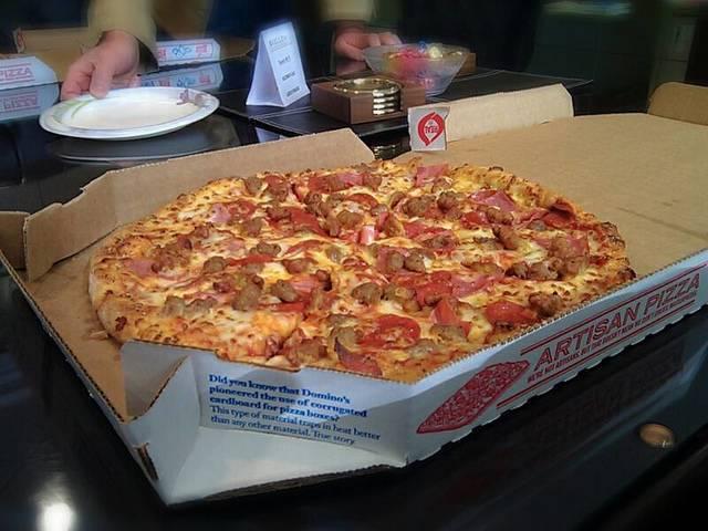 Obama-era-rules-would-require-companies-disclose-how-many-calories-are-in-one-slice-of-that-pizza.jpg
