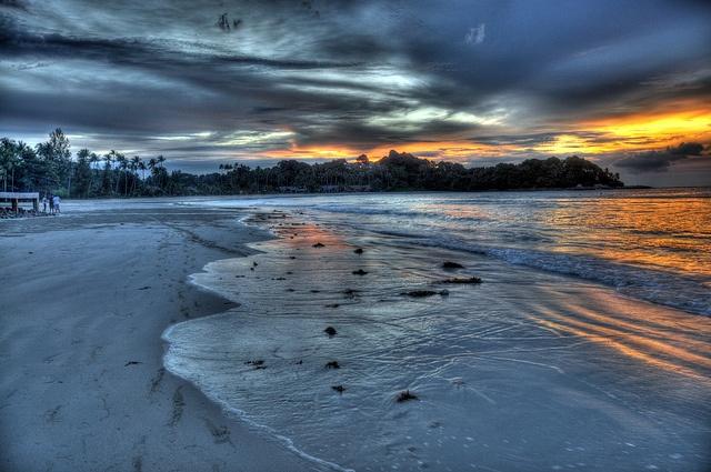 Singapore_Strait_oil_spill_RobertLowe.jpg