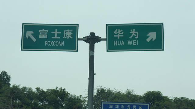 States-are-vying-for-the-right-to-post-highway-signs-similar-to-the-one-on-the-left.jpg
