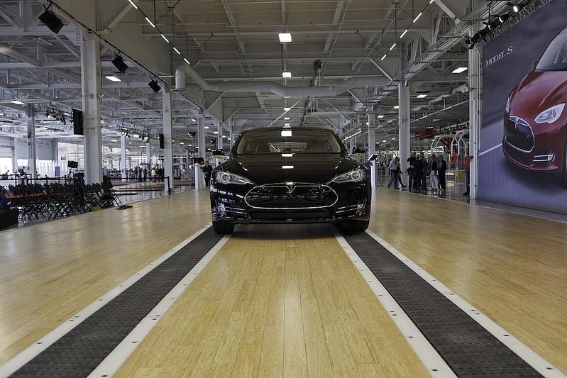 Tesla-will-partner-with-Panasonic-to-build-the-worlds-largest-battery-factory.jpg
