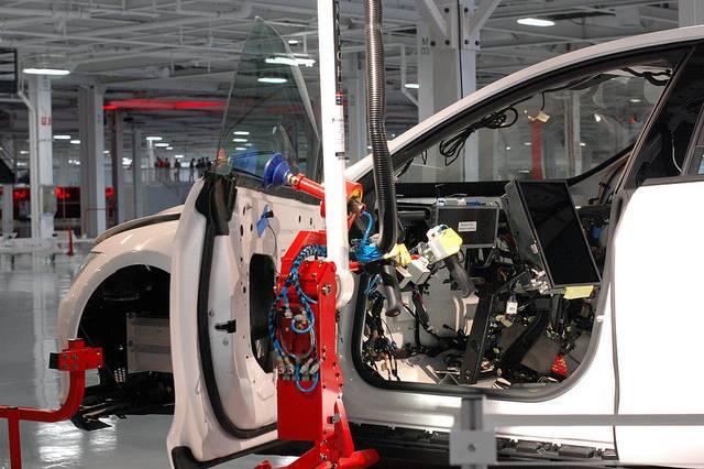 Teslas-factory-has-become-the-source-of-some-discrimination-lawsuits.jpg