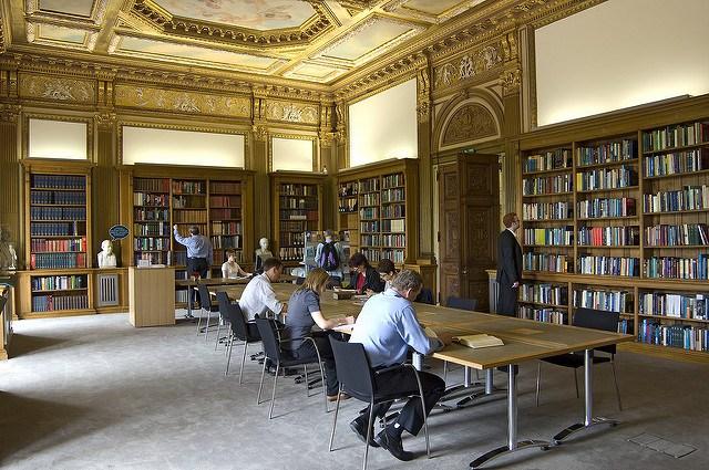 The-Royal-Societys-reading-room-at-its-London-Headquarters.jpg