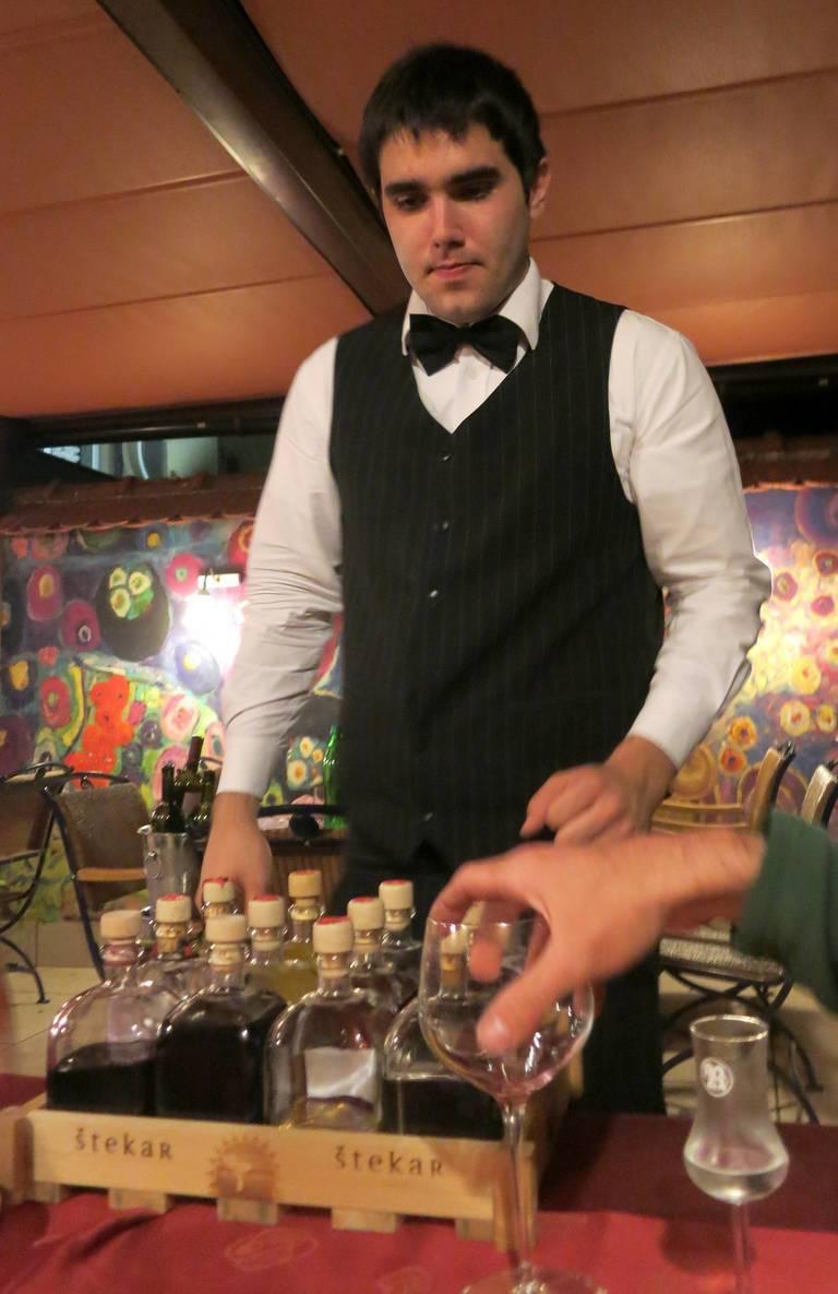 Tips_restaurant_bartender_MollySVH.jpg