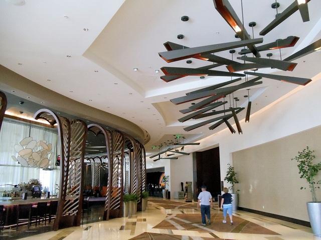 Vdara_Hotel_LV_JimG.jpg