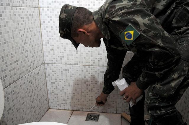Zika_virus_Brazil_soldier_AgenciaBrasilia.jpg