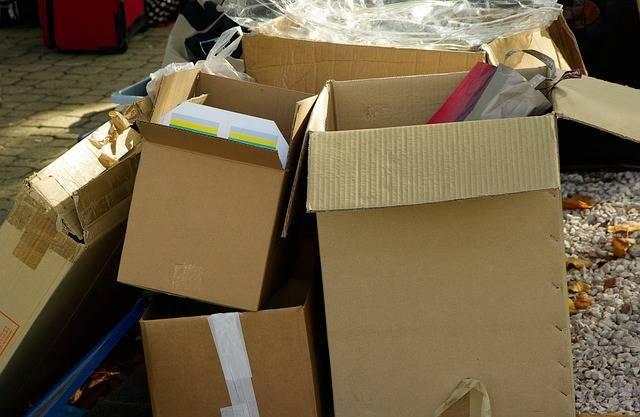 cartons-970950_640.jpg