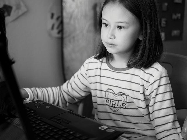 girls-coding.jpg
