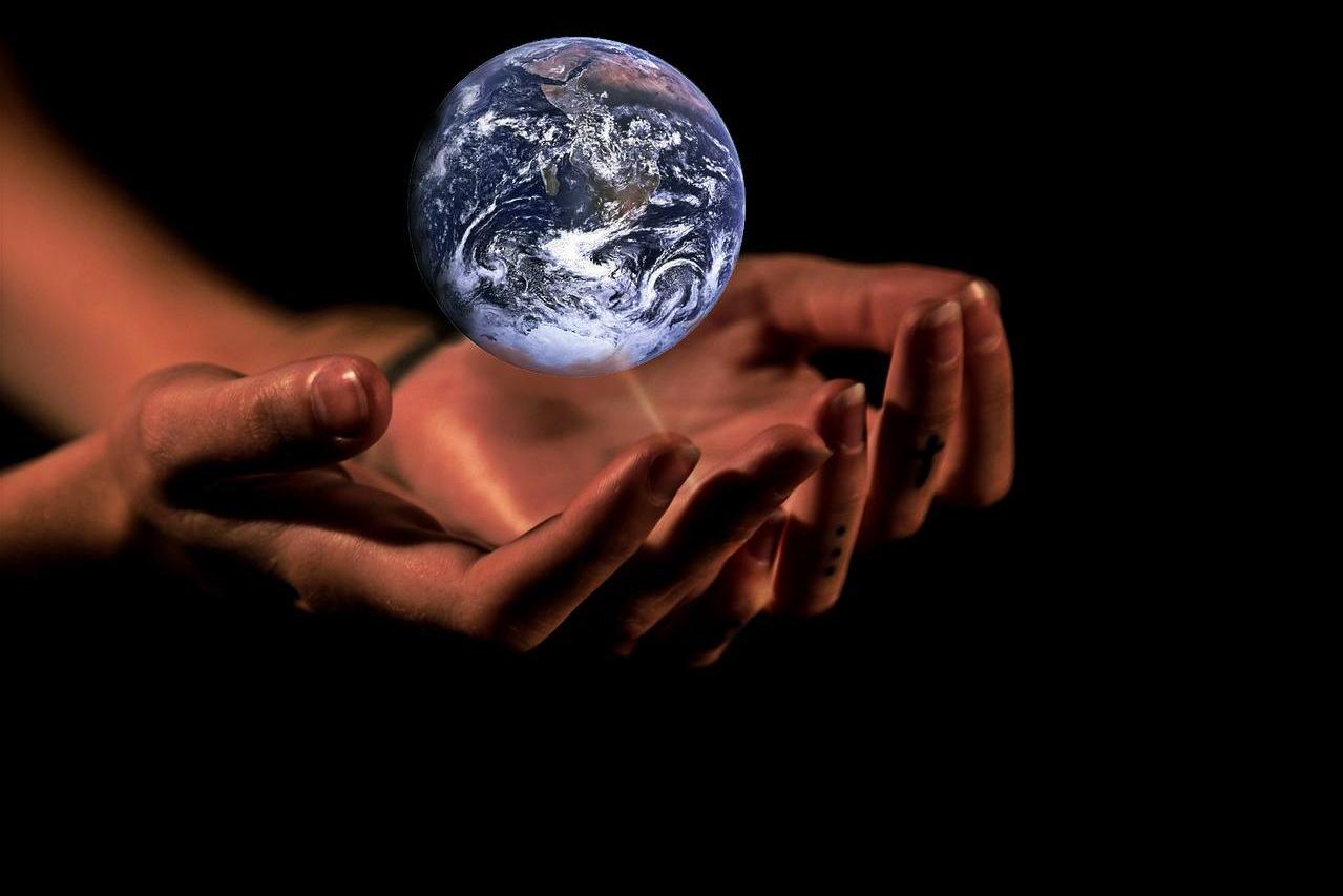 hands-1222866_1280.jpg