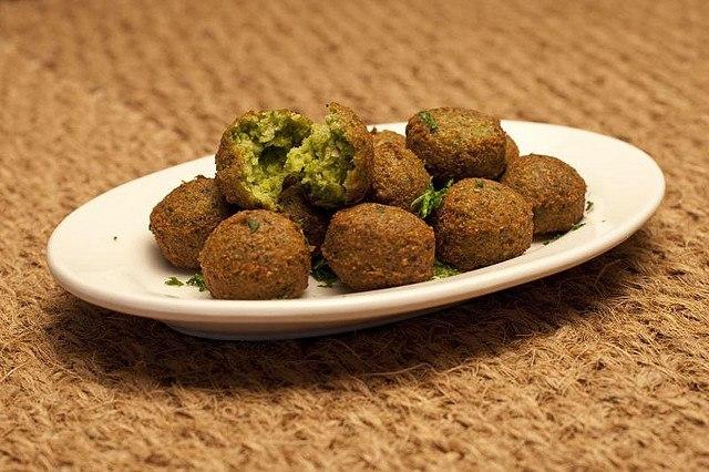 kfar_vitkin_falafel_VeraYu-DavidLi.jpg