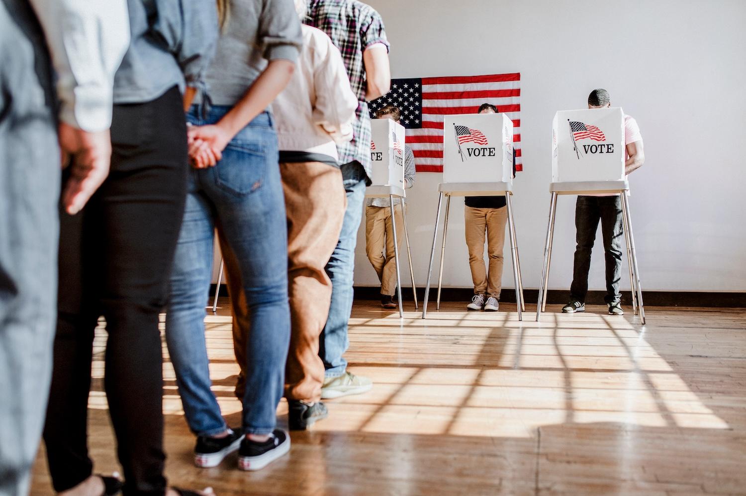 people standing in line to vote — commentary on us presidential debate