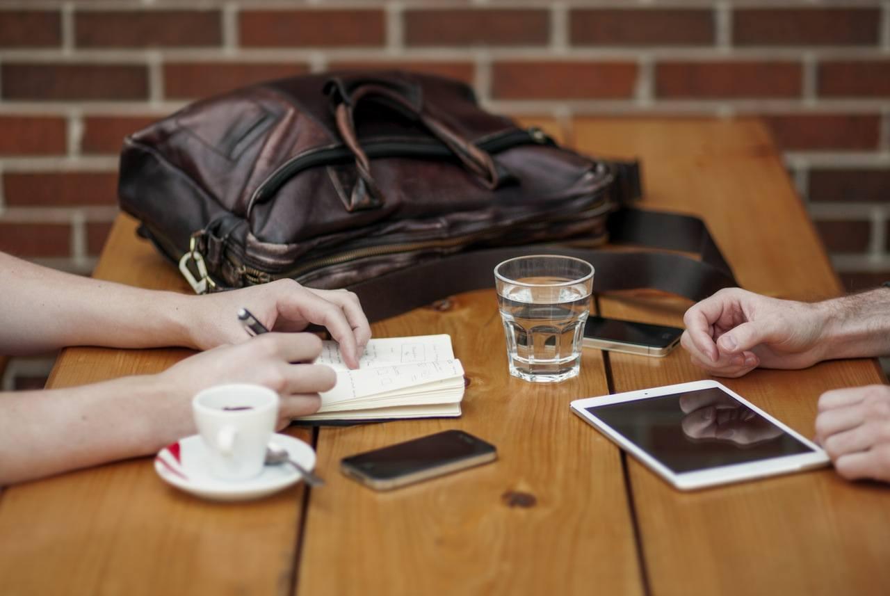 people-apple-iphone-writing-1.jpg