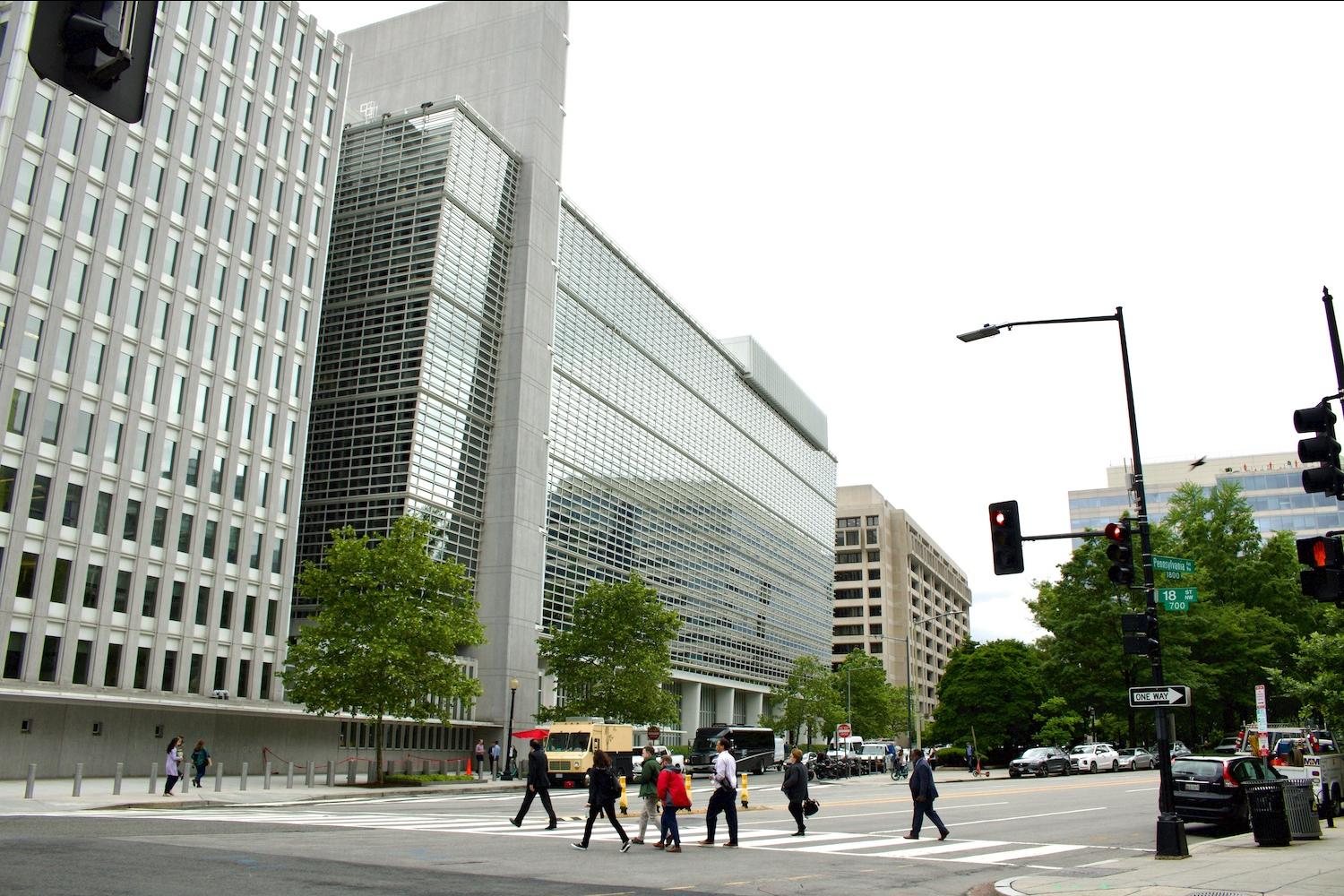 People walking across the street toward The World Bank Group headquarters in Washington D.C. — Approach to Responsible Exit