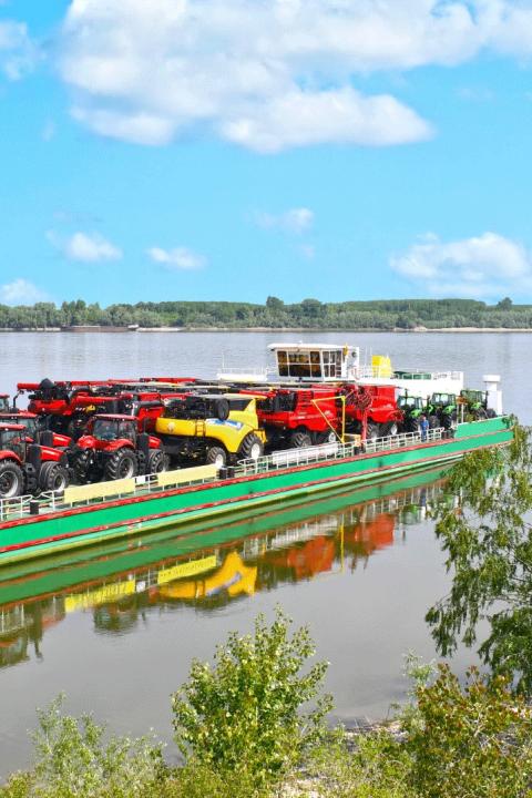heavy logistics - shipping combine harvesters by barge